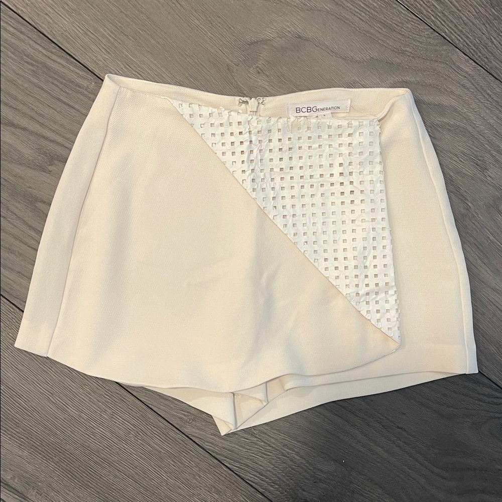 BCBGMaxAzria Cream Textured Panel Shorts